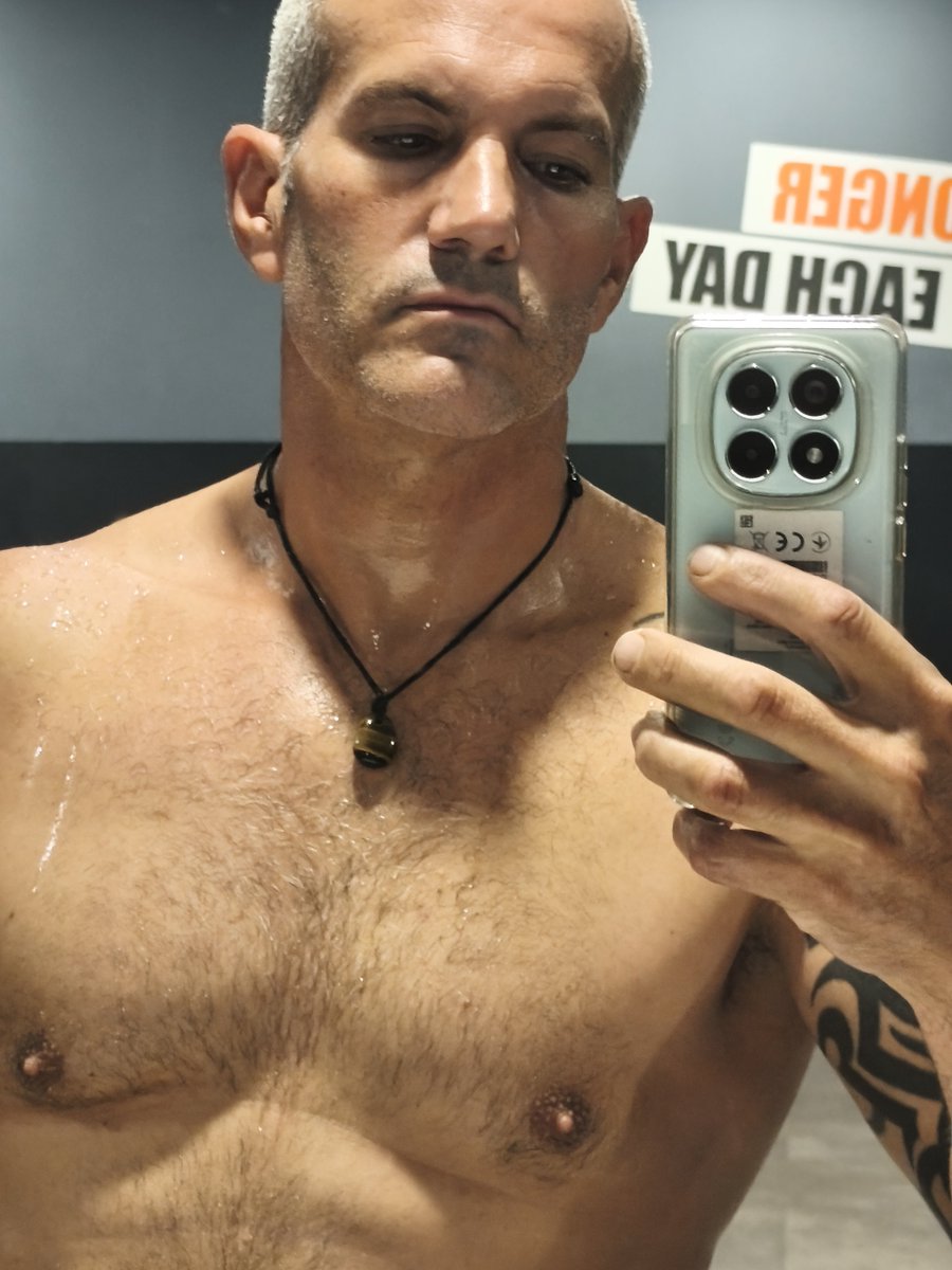 angelfay42's tweet photo. A shower after working out. https://t.co/BzZoUwYKjv
