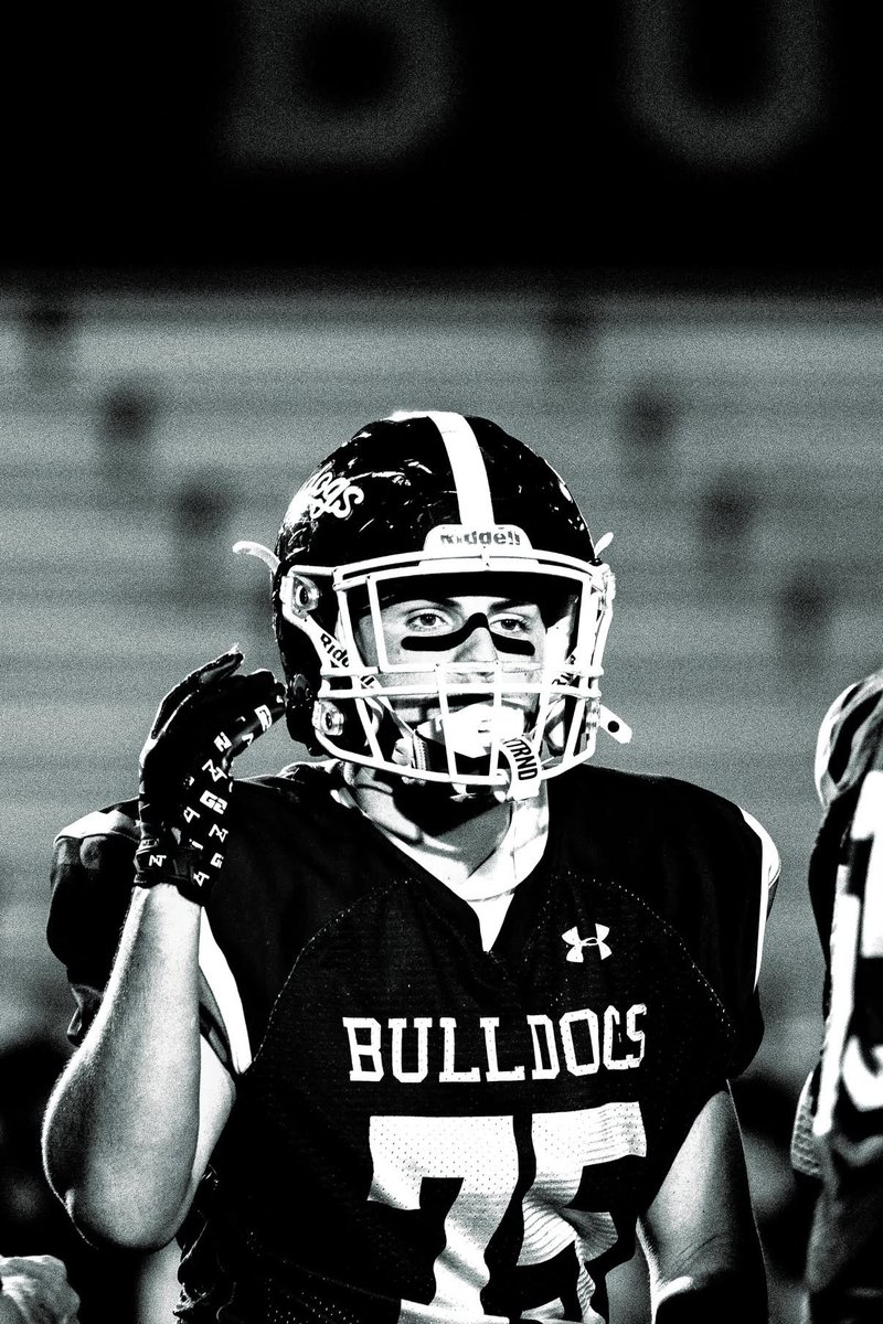 swif33984's tweet photo. Jesse Swift #75 C/O 2030 picture from the Folsom vs Rocklin game 
OL/DL
6ft 210lbs https://t.co/Cjmxua9tir