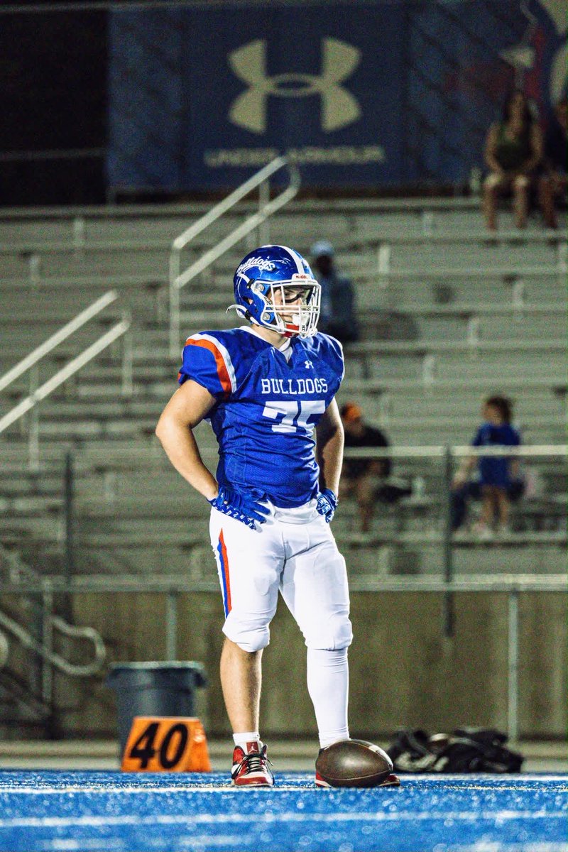 swif33984's tweet photo. Jesse Swift #75 C/O 2030 picture from the Folsom vs Rocklin game 
OL/DL
6ft 210lbs https://t.co/Cjmxua9tir