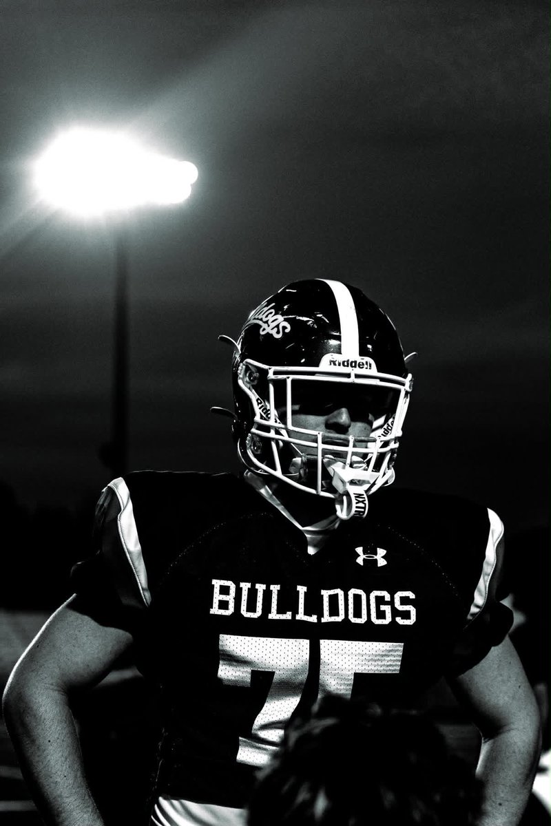 swif33984's tweet photo. Jesse Swift #75 C/O 2030 picture from the Folsom vs Rocklin game 
OL/DL
6ft 210lbs https://t.co/Cjmxua9tir