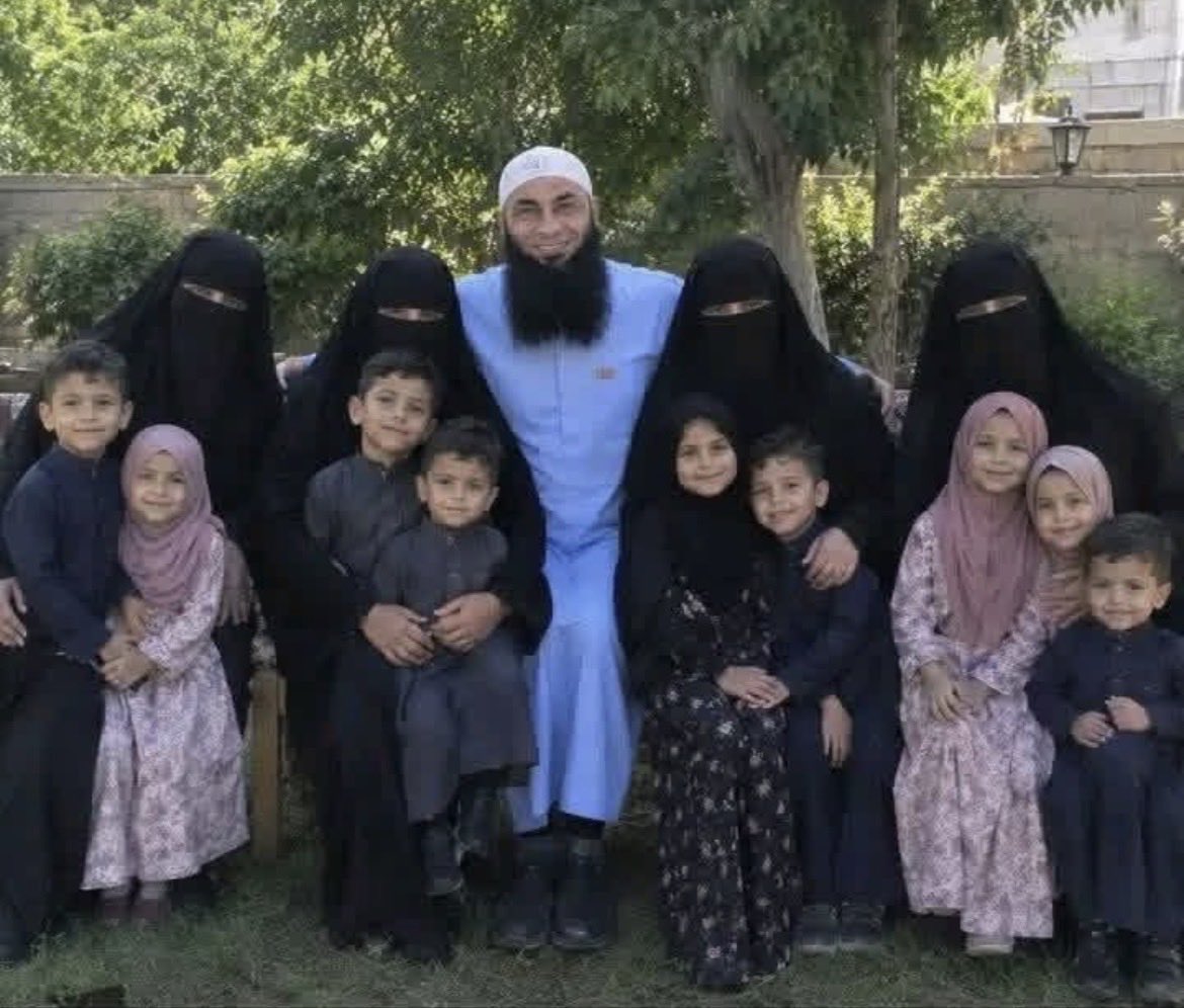 ExMuslimAz's tweet photo. Islam is destroying the West: polygamy, pedophilia, sex slavery 👿 https://t.co/FpQm7GiHu5