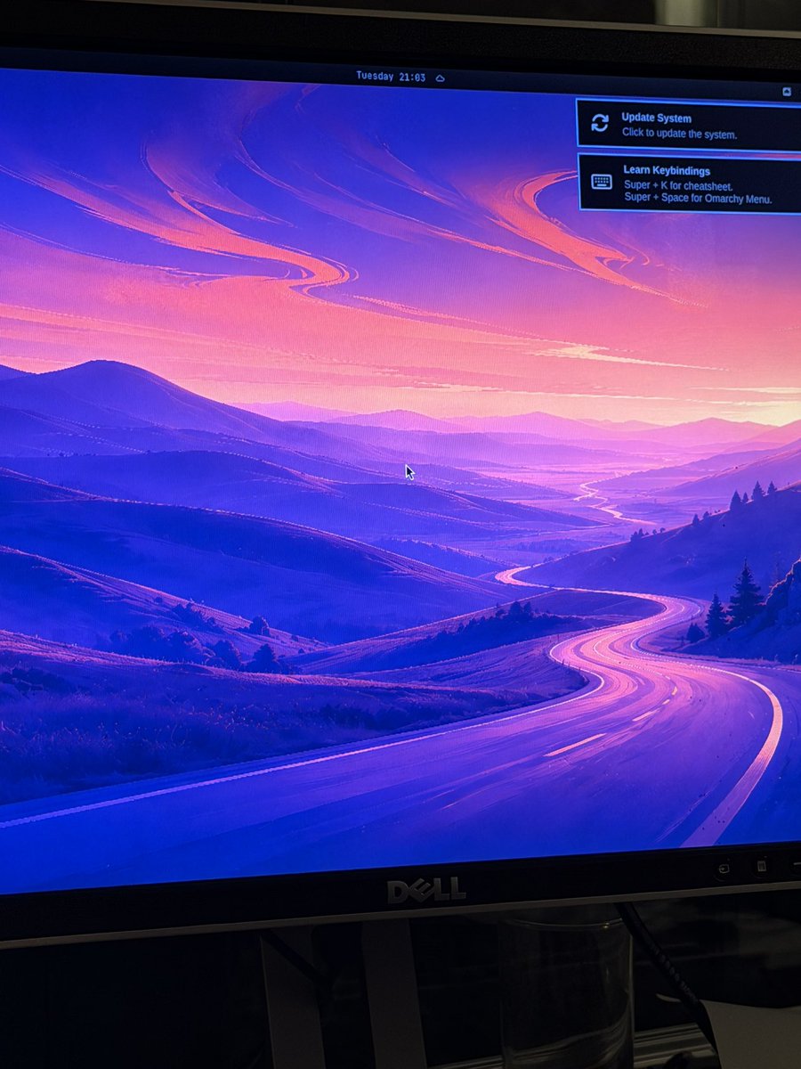 eduardo_amo's tweet photo. The old but glorious workstation @dell Precision 690 from 20 years ago, the very same I used to build @datocapital, comes back to life thanks to Omarchy. Well done @dhh https://t.co/2pvjwAZb07