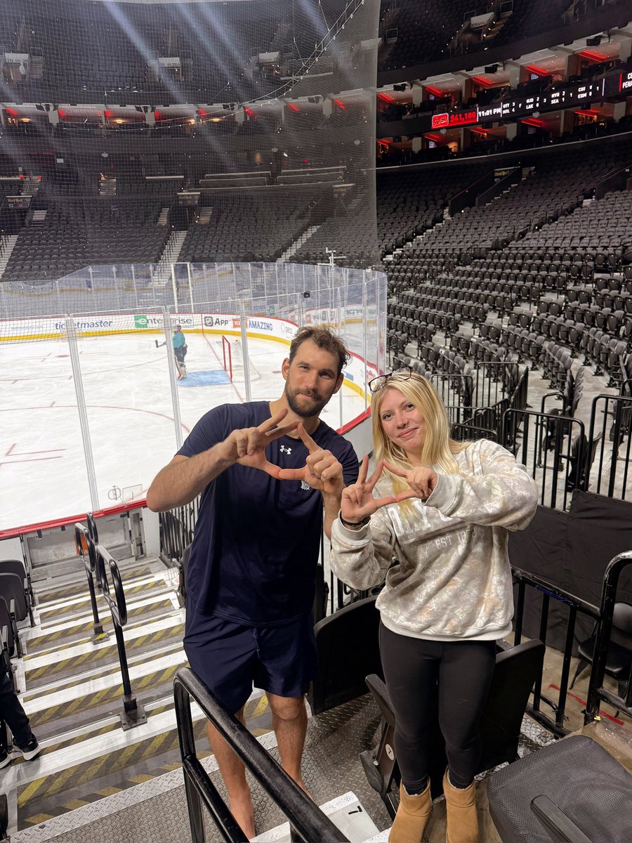 41ameliab88's tweet photo. intro to hockey twitter ig?

name: amelia
age: 21
fav team: leafs + caps
fav player(s): stolarz, lyon, thompson, myers, vecchione
hockey obsession: goalies and studying nutrition in hockey

fun fact: i’ve been collecting jerseys/equipment since 2016! up to 40-ish pieces https://t.co/c8kjfReAf4