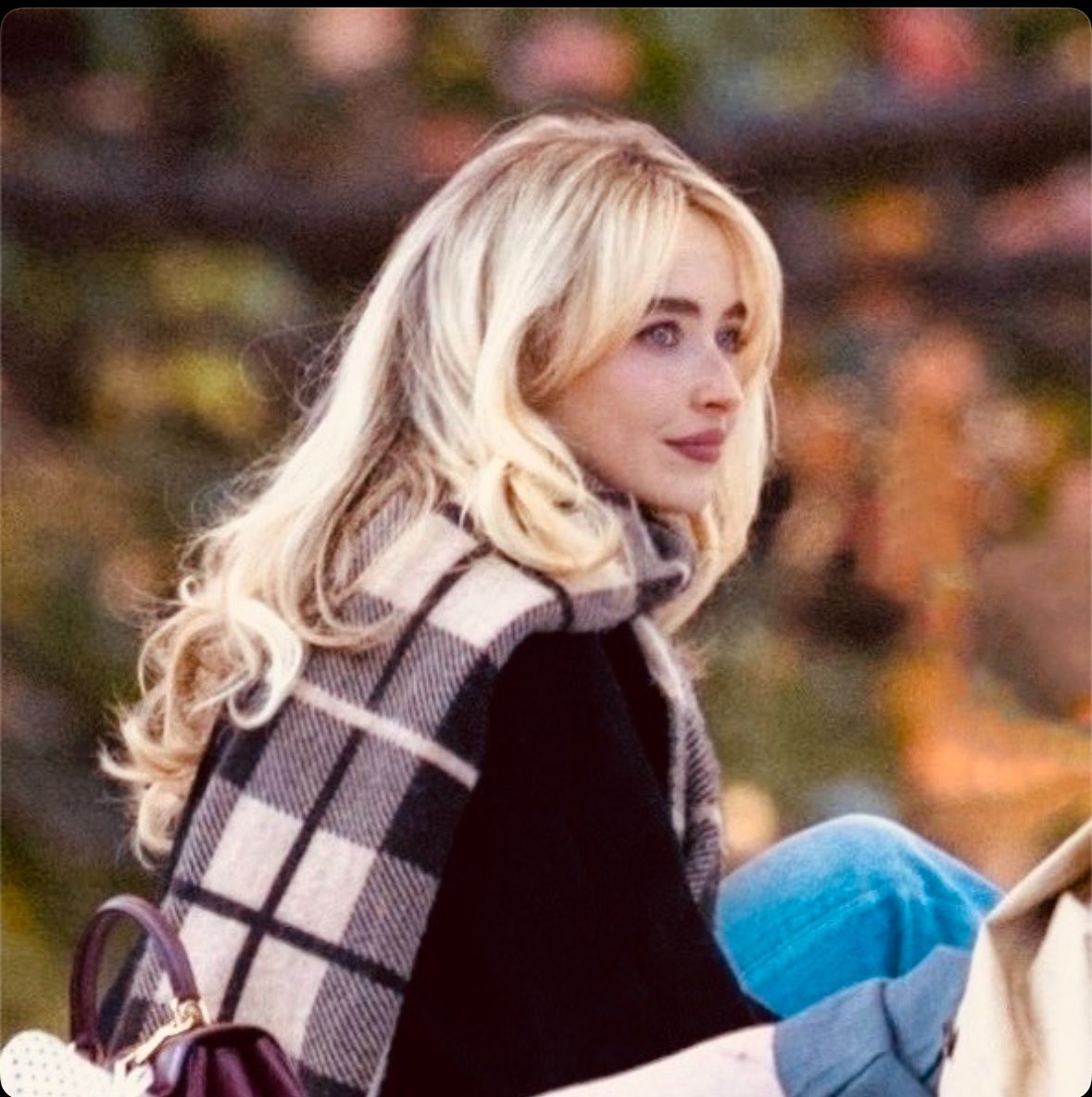 SabrinaTimes's tweet photo. can we get her in a romcom next? https://t.co/t3pzmtq4QT