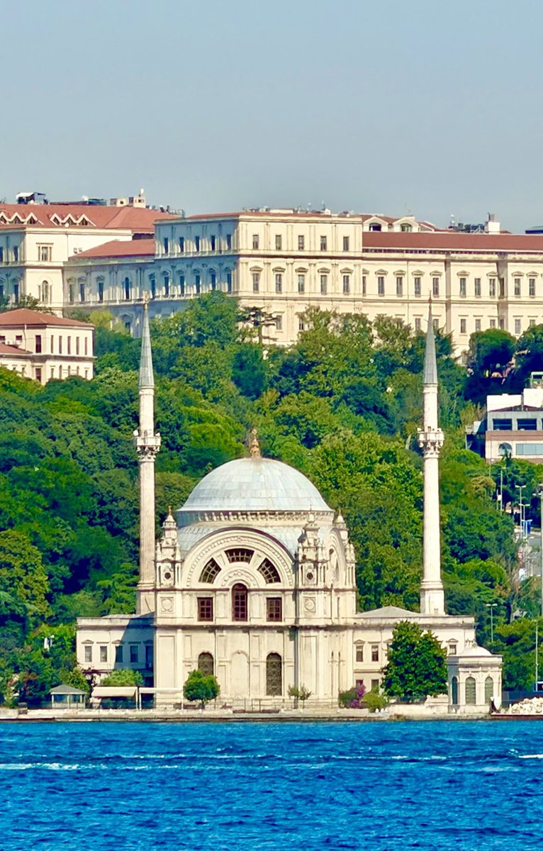 camiistan's tweet photo. 📍Dolmabahçe Bezmialem Valide Sultan Camii https://t.co/2AtCGy5KyU