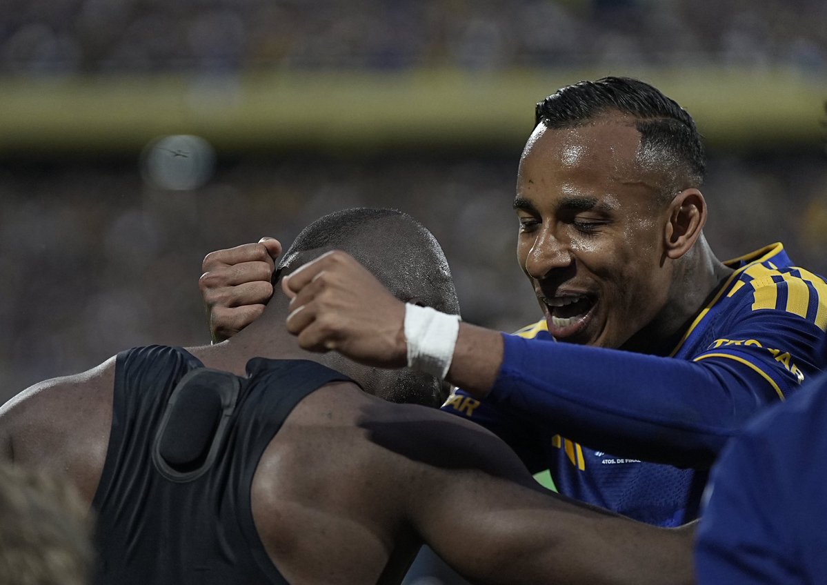 EnnerValencia14's tweet photo. Feliz por la victoria y por todo el esfuerzo realizado del equipo

Vamos equipo @BocaJrsOficial 🔵🟡 https://t.co/blVkfhPPbK
