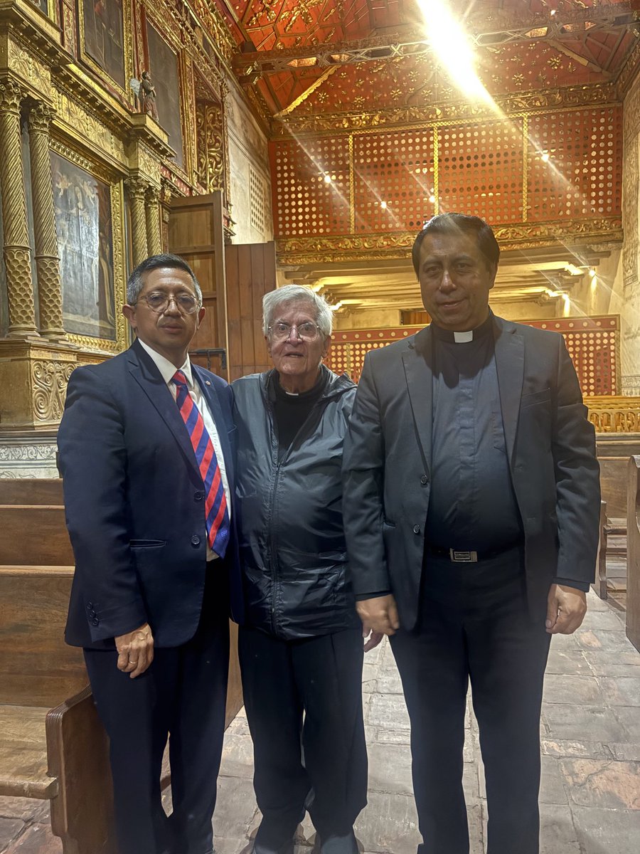 josemoreno_v's tweet photo. En el marco del tercer simposio internacional de historia eclesiástica en #Tunja, tuve un agradable encuentro con el padre Jaramillo, lider espiritual e impulsor del @MinutodeDiosFM https://t.co/e7LK1hPJWi