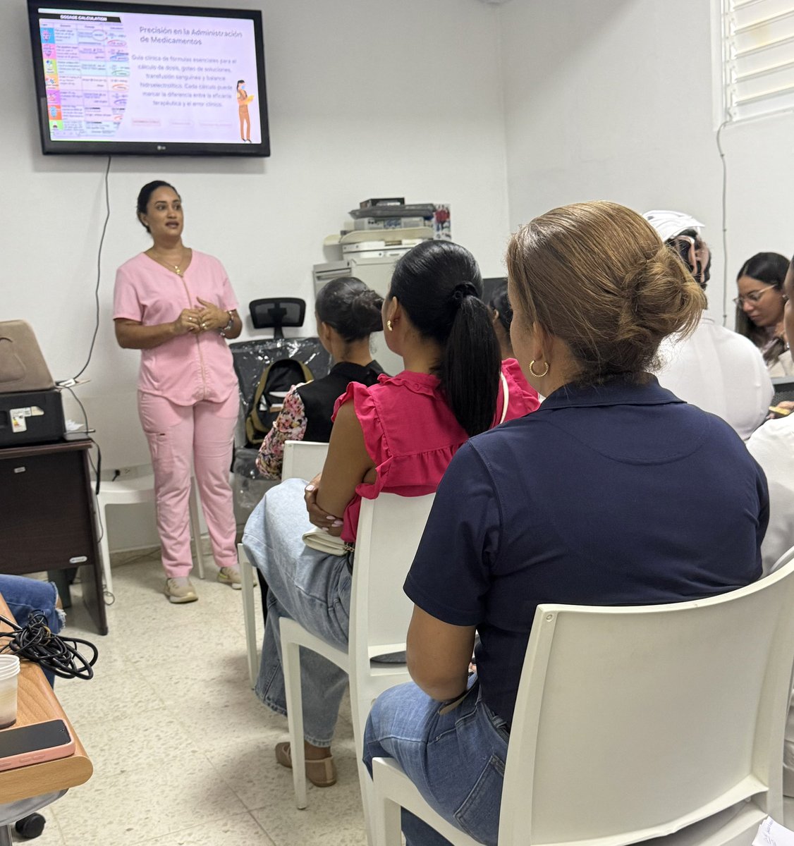 Hospitaljima's tweet photo. En nuestro centro hospitalario se llevó a cabo una capacitación sobre precisión en la administración de medicamentos, dirigida al personal de enfermería y médico, con el propósito de fortalecer los conocimientos y las buenas prácticas relacionadas con la seguridad del paciente. https://t.co/DwR6QAl29c