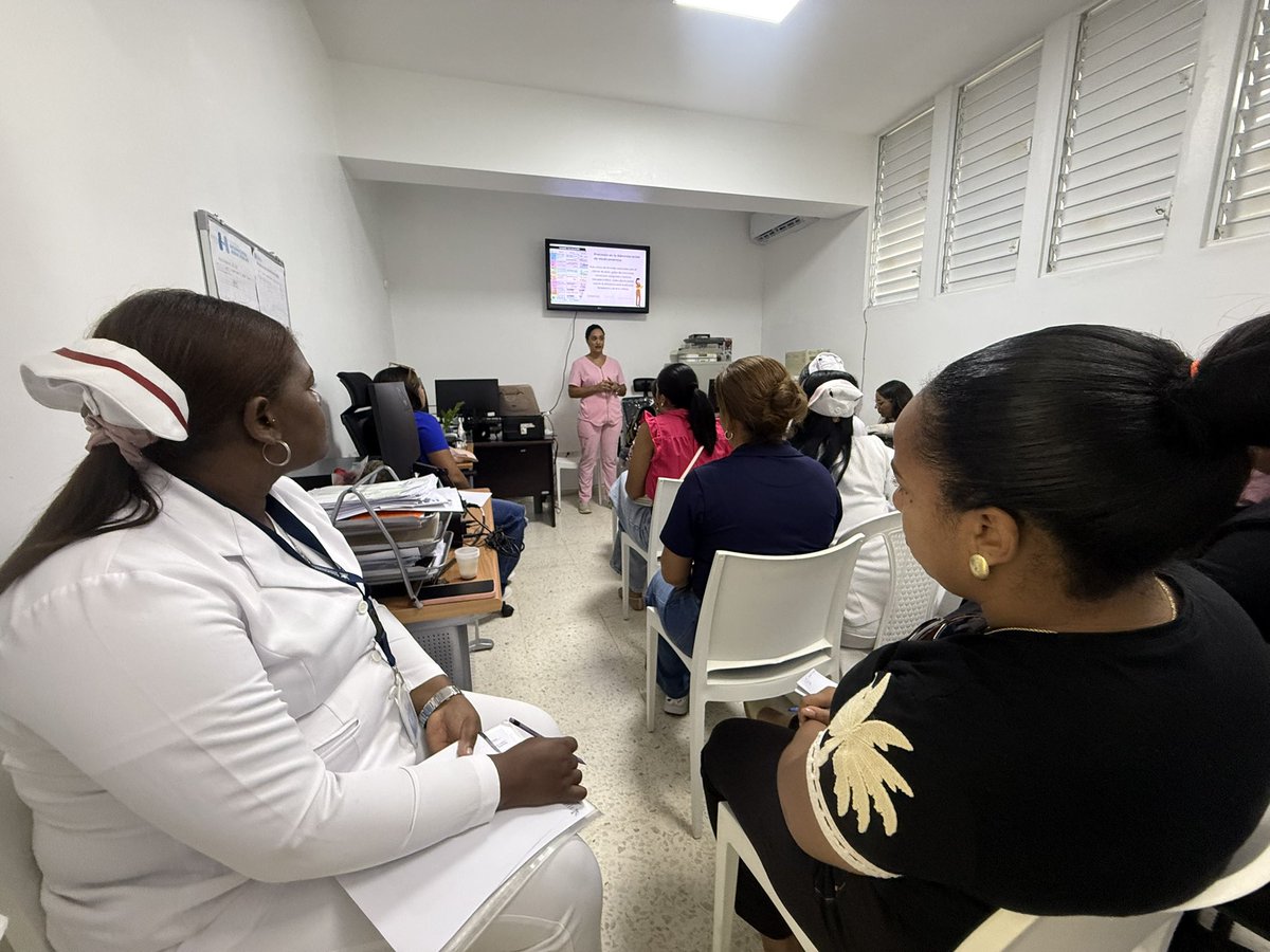 Hospitaljima's tweet photo. En nuestro centro hospitalario se llevó a cabo una capacitación sobre precisión en la administración de medicamentos, dirigida al personal de enfermería y médico, con el propósito de fortalecer los conocimientos y las buenas prácticas relacionadas con la seguridad del paciente. https://t.co/DwR6QAl29c