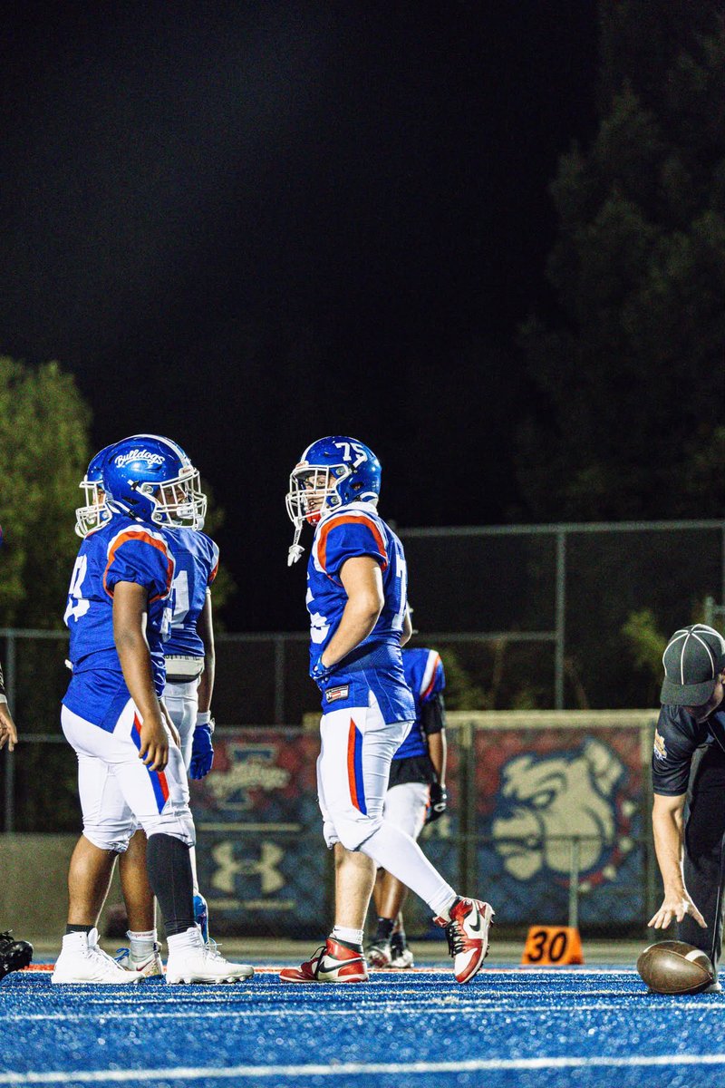 swif33984's tweet photo. Jesse Swift C/O 2030 OL/DL 
Folsom High 
All ways putting in work
Getting better everyday 
6ft 210lbs

#oline
#FHS https://t.co/s2BYILs7Az
