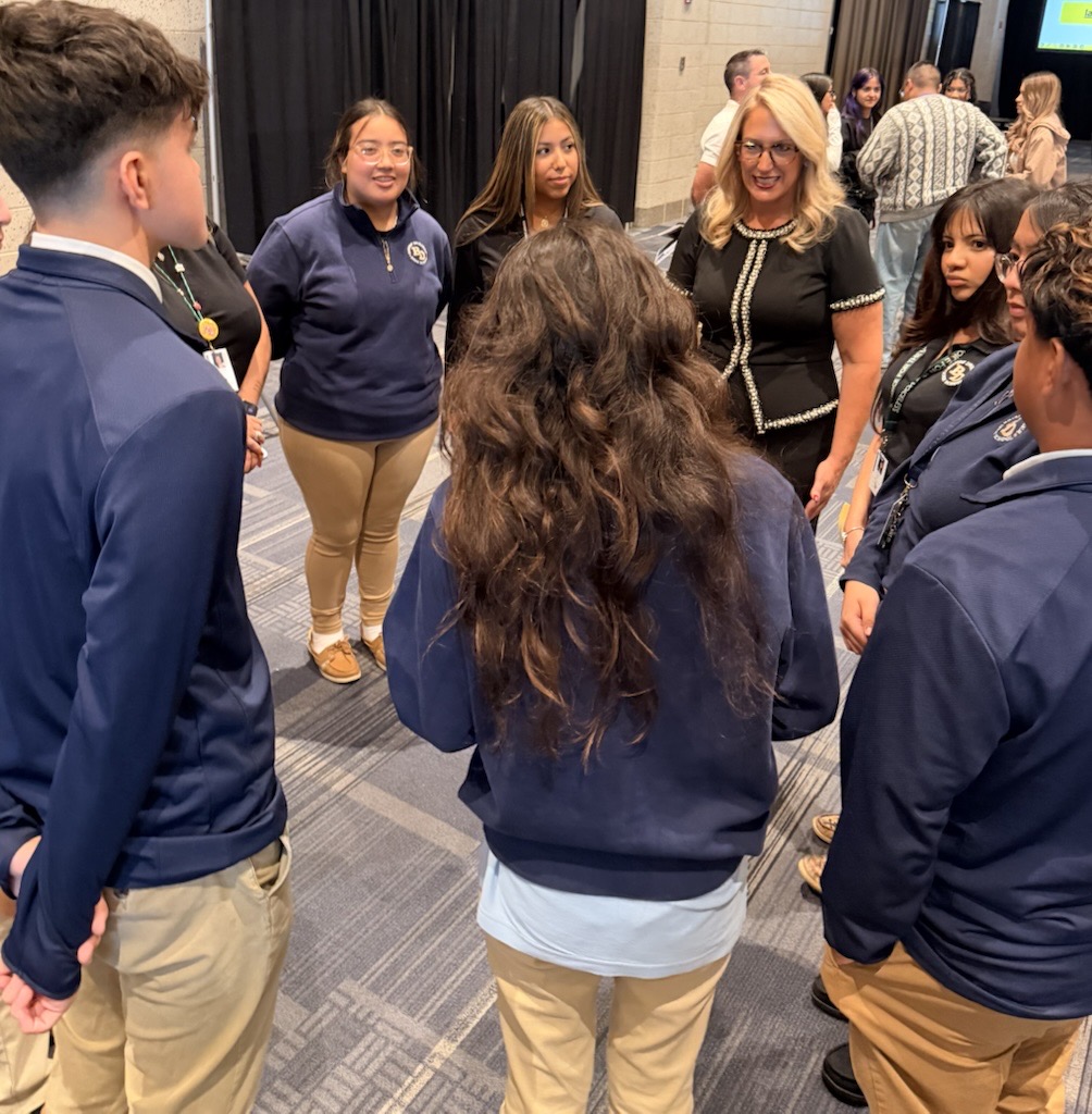 SecJennerIN's tweet photo. Northeast Indiana’s annual Viva College! Scholarship Lunch brought together students, families, educators, and community leaders to celebrate this year’s scholarship recipients. Grateful to cheer them on as they dream big, work hard, and leave their mark on the world! 🎓✨ https://t.co/RZAKOIdvaa