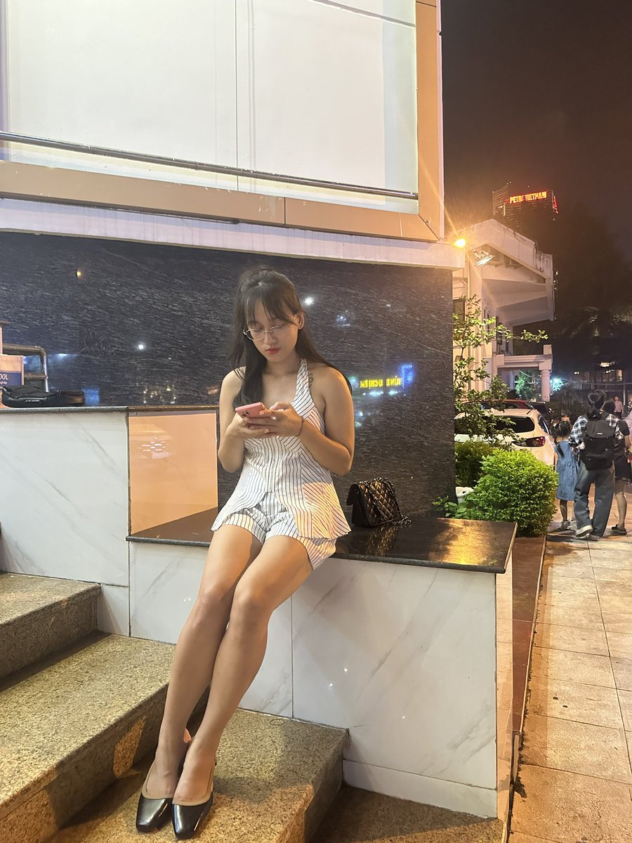 ChipModelArt's tweet photo. Tận hưởng cuối thu nào

#model #Sexy #HaNoi https://t.co/XiVnSbP8N2