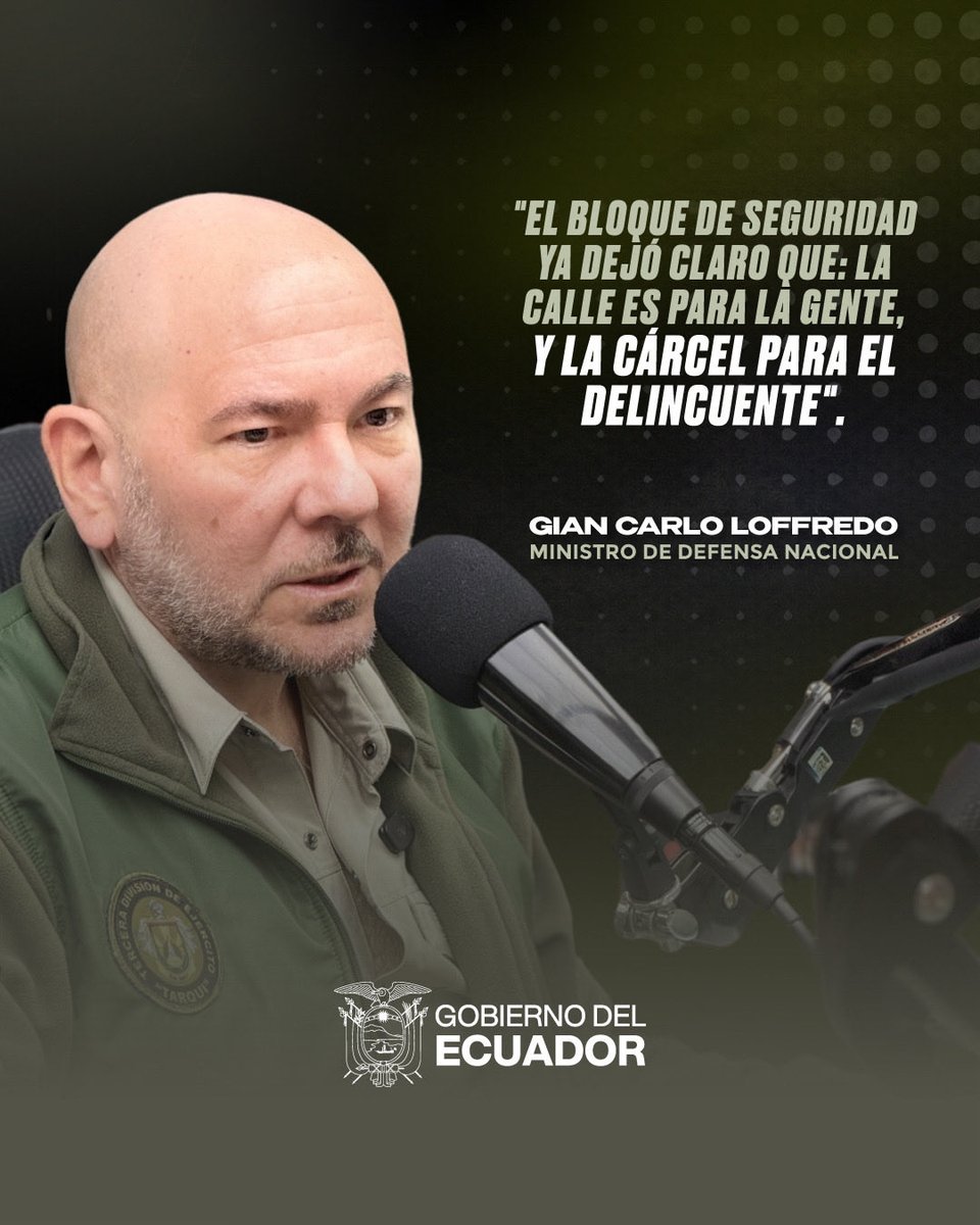 DefensaEc's tweet photo. 🚨 ¡LA CALLE ES PARA LA GENTE, Y LA CÁRCEL PARA EL DELINCUENTE!

➡️ El #BloqueDeSeguridad mantiene presencia firme en territorio para recuperar espacios y enfrentar a quienes buscan imponer miedo.

Las calles son de las familias, los trabajadores y los ciudadanos. https://t.co/3qHpLxNSvt
