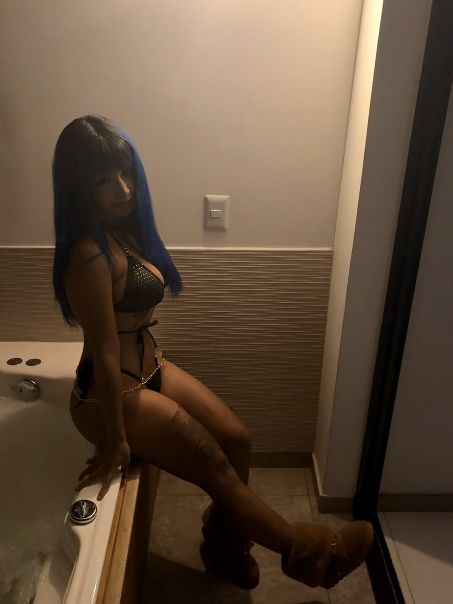 vampirobita's tweet photo. Y si nos mojamos? 🧖🏾‍♀️ #jacuzzi https://t.co/bQizFJpabm