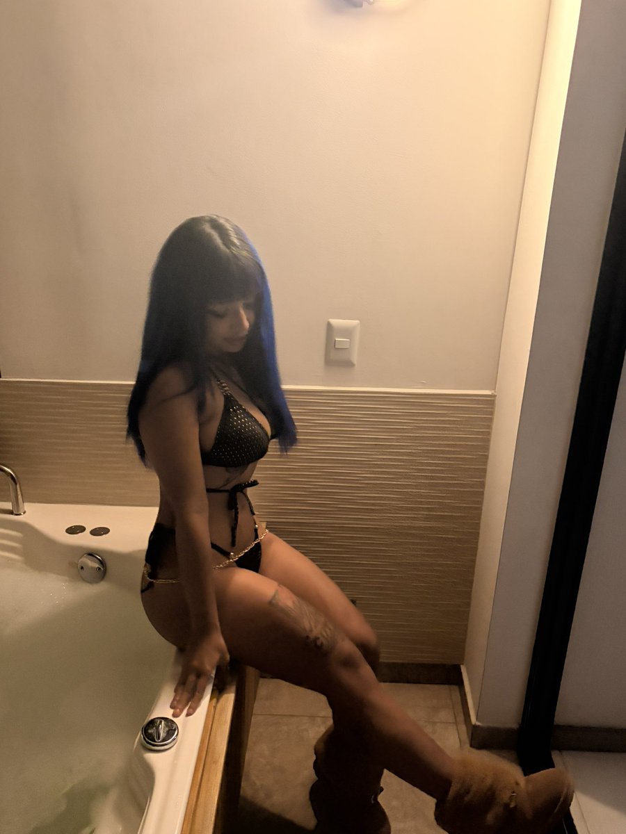 vampirobita's tweet photo. Y si nos mojamos? 🧖🏾‍♀️ #jacuzzi https://t.co/bQizFJpabm