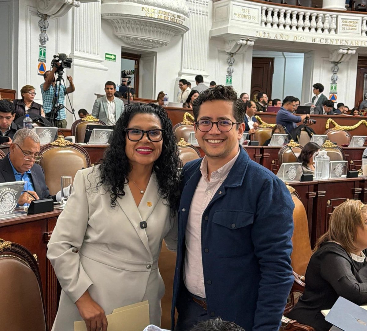 RosarioMorales_'s tweet photo. ⚖️ ¡La protección de las mujeres debe ser efectiva!

Hoy, desde el Congreso de la Ciudad de México, presenté una iniciativa para fortalecer la certeza jurídica en las medidas de protección en materia penal.

La propuesta busca establecer reglas claras para su impugnación, modificación, ratificación o cancelación, conforme a lo establecido en el Código Nacional de Procedimientos Penales.

Porque proteger a las mujeres también significa garantizar que las instituciones actúen con legalidad, responsabilidad y perspectiva de género.💜 

#RosarioMorales #DiputadaDelPueblo #ÁlvaroObregón #CDMX