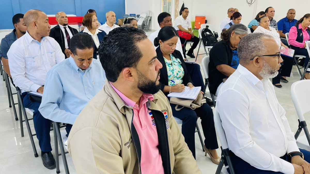 DistritoTapia's tweet photo. 📚 El director del Distrito Educativo 07-07 de Villa Tapia, Rodolfo Martín Cruz Martínez, encabezó un encuentro con directores de centros educativos, conforme a lo establecido en la Ordenanza 07-2023.

El encuentro tuvo como objetivo socializar aspectos del inicio del año escolar https://t.co/JwqAsWrm6n