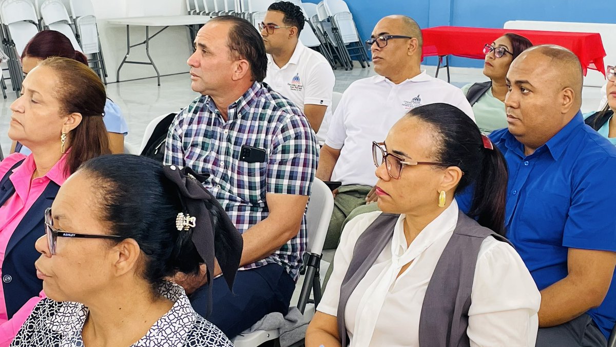 DistritoTapia's tweet photo. 📚 El director del Distrito Educativo 07-07 de Villa Tapia, Rodolfo Martín Cruz Martínez, encabezó un encuentro con directores de centros educativos, conforme a lo establecido en la Ordenanza 07-2023.

El encuentro tuvo como objetivo socializar aspectos del inicio del año escolar https://t.co/JwqAsWrm6n