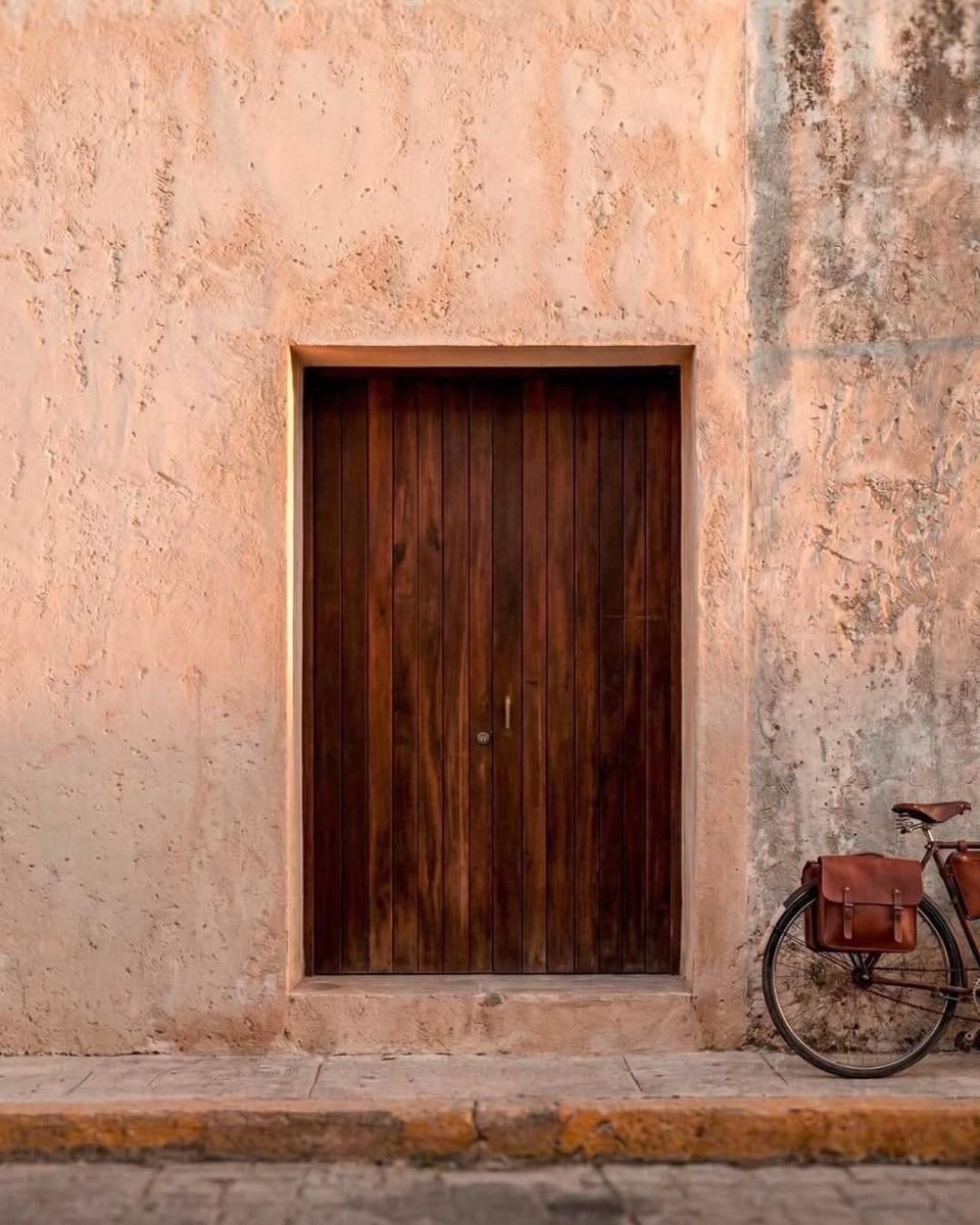 aurearch's tweet photo. A calm street defined by simple forms and soft tones https://t.co/sNaLeIMv75