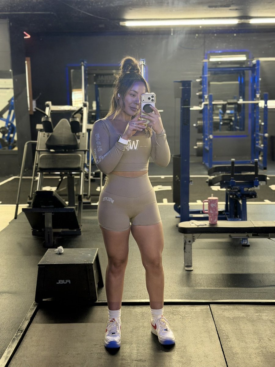 HisHotwife93's tweet photo. Just a hot wife who loves to gym it 🏋🏻‍♀️🏃🏻‍♀️

Do I give off hot wife 👑♠️ energy or do I look unsuspecting and innocent? 

#Hotwife #QOS #QueenOfSpades #LatinaWifey #AmateurHotwife #BBC #BBCSlut #QOSBrand #GymSlut  #HotWifelife #CuckLife #RealHotWife #SLCSlut https://t.co/wwqEHHOtOh