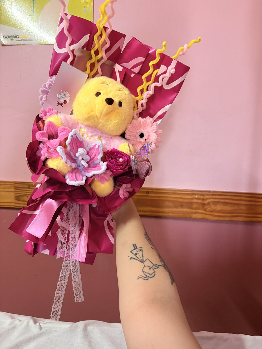 macarenamont_'s tweet photo. Siempre tan detallista ❤️ gracias mi amor por recibirnos así con el gordo, te amamos corazón ❤️🧸 https://t.co/KtqClPYzPN