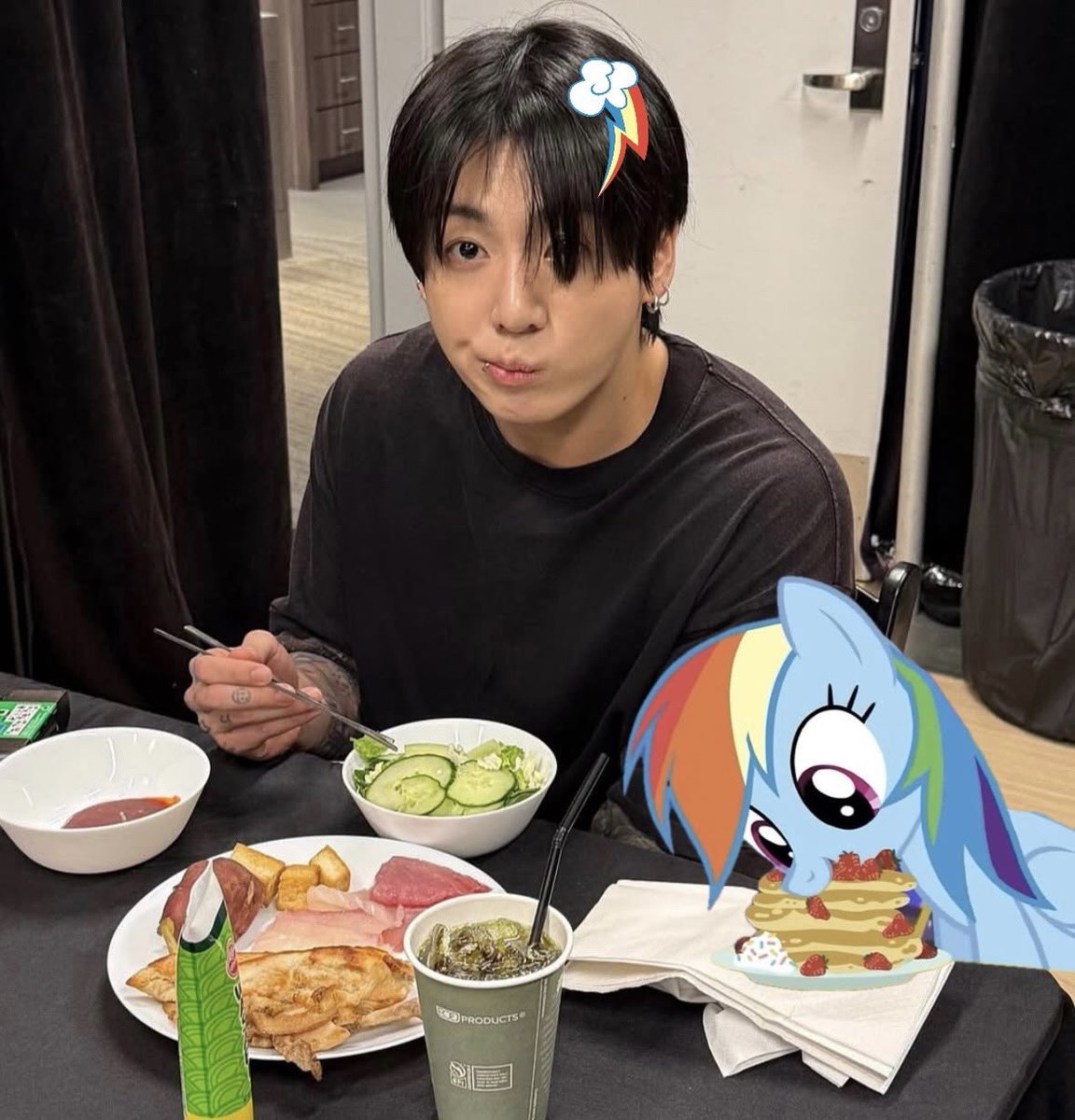 juuthearcher's tweet photo. bueno toca ponerme en busqueda de mutis (armys de mierda only) porq se acerca el concierto y hay q compartir el delirio ◝(⑅•ᴗ•⑅)◜

bsas (capital) | +18 | ot7 | #armytwt #btstwt

den fav + rt https://t.co/XDzhELx1x5