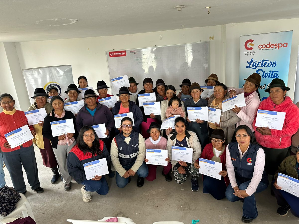 AgrocalidadZ3's tweet photo. ✅| #ProtegemosLoQueConsumes 

En Cotopaxi junto a @aecidecuador, @CODESPA y @GADPCotopaxi, entregamos certificados a productores de ASPRALNUES, participantes del programa Educomunicacional, fortaleciendo la producción orgánica.

#ProtegemosElAgroEcuatoriano 💪🏻 https://t.co/FCgBVUXZiH