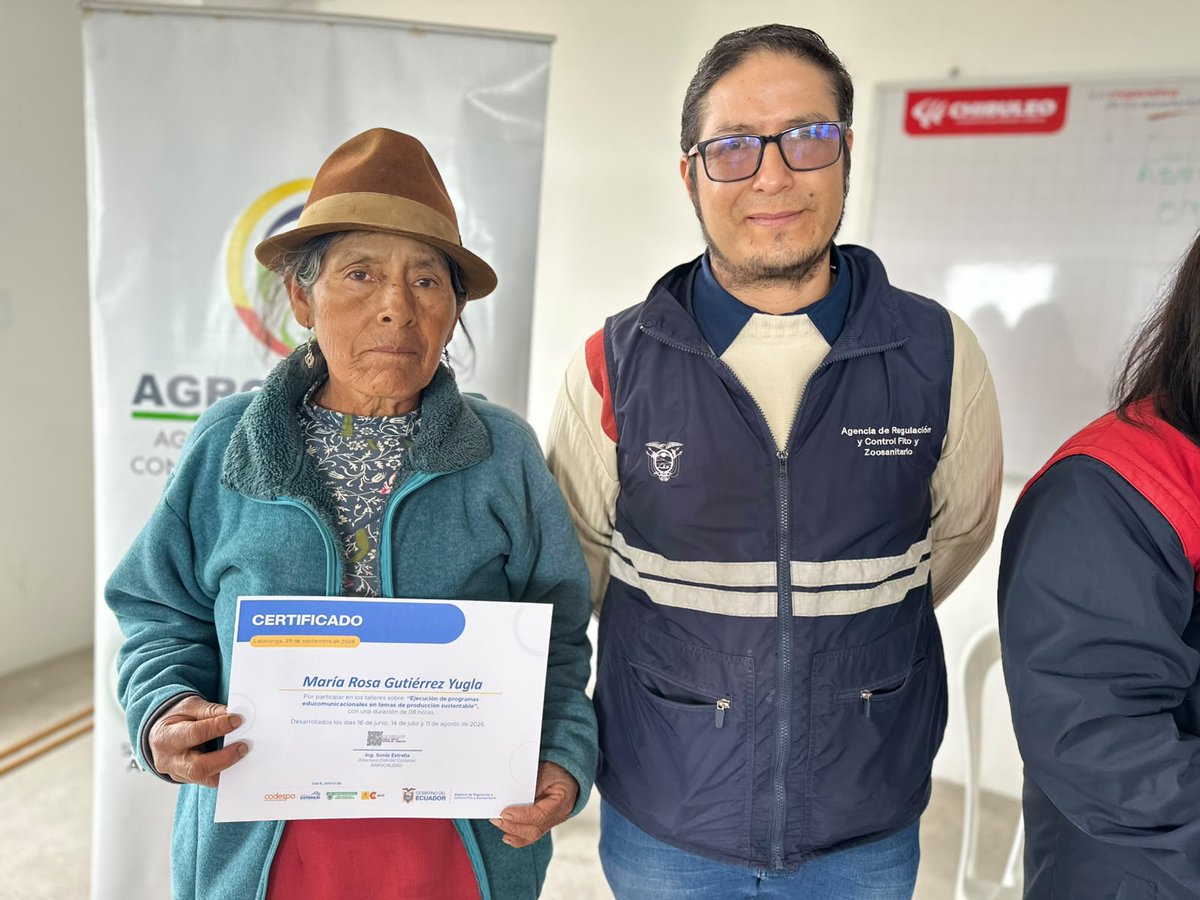 AgrocalidadZ3's tweet photo. ✅| #ProtegemosLoQueConsumes 

En Cotopaxi junto a @aecidecuador, @CODESPA y @GADPCotopaxi, entregamos certificados a productores de ASPRALNUES, participantes del programa Educomunicacional, fortaleciendo la producción orgánica.

#ProtegemosElAgroEcuatoriano 💪🏻 https://t.co/FCgBVUXZiH