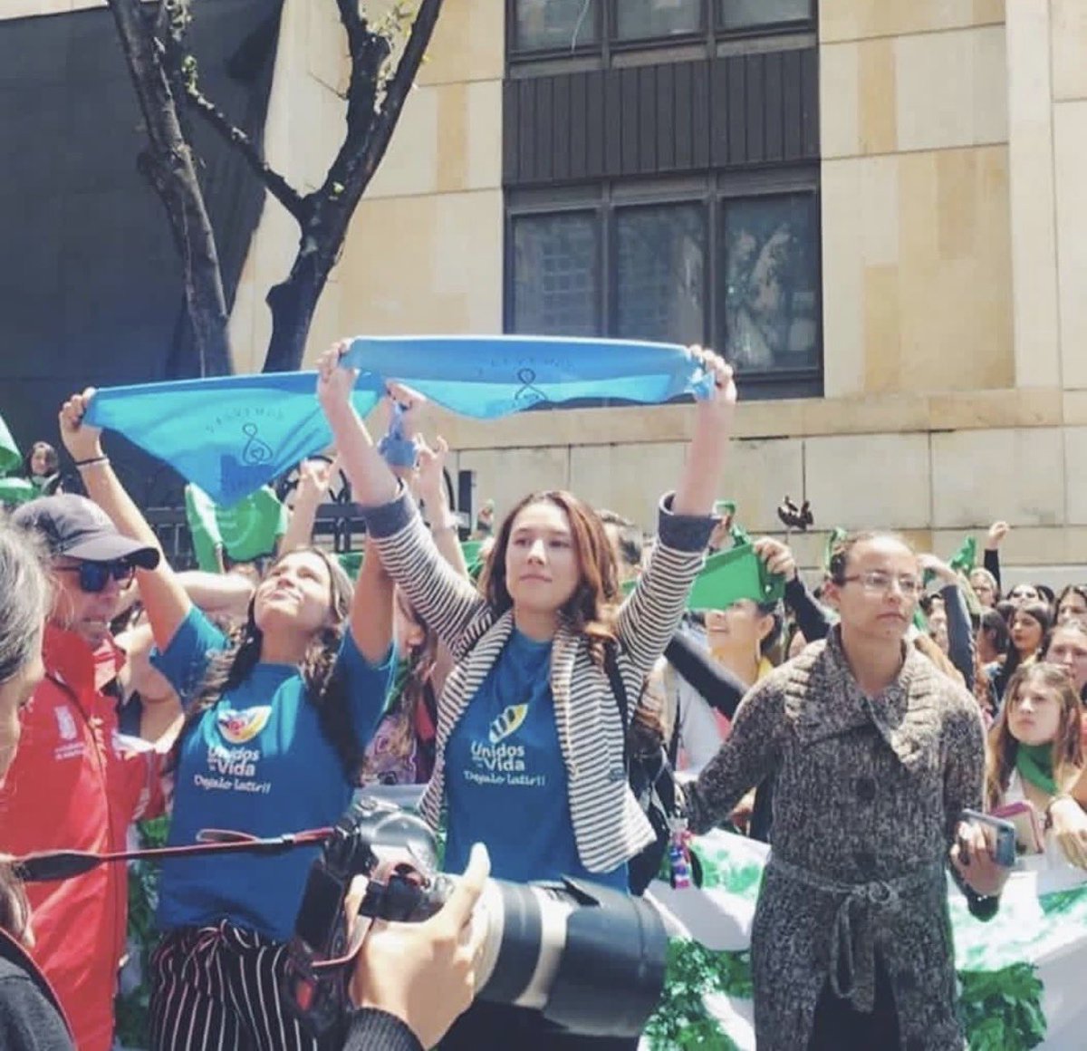 CarolBordaA's tweet photo. Incomodamos desde hace años en las calles, no vamos a dejar de incomodar en el Congreso de la República. https://t.co/NQ9rbZURPQ
