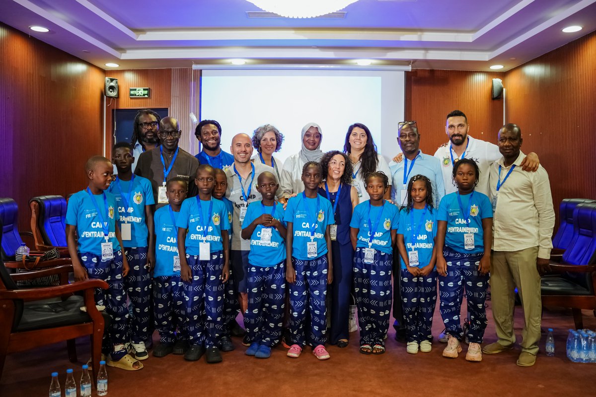 FIE_fencing's tweet photo. The FIE’s Fencing for the Future Training Camp brought together young people, Olympians, national team fencers and the wider fencing community ahead of Dakar 2026.🤺🇸🇳

What happened during the week?

* 🤺 Training with four Olympians
* 🌍 20 young refugees joining through the new FIE–UNHCR partnership
* 🫱🏽‍🫲🏾 Practical sessions with Senegalese national team fencers
* 🛡️ Safe sport, fair play and sustainability sessions
* 🔥 A close-up encounter with the Olympic Flame
* 👟 Equipment donated to support local schools and future fencers

Read the full story from Dakar 👉🏻 https://t.co/kDMAVdGhlC

#fencing #escrime #esgrima #dakartrainingcamp #Dakar2026