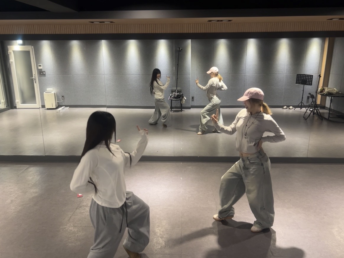 Ieokit_official's tweet photo. IEOKIT - CONNECT | HIGHLIGHT CHOREOGRAPHY VIDEO
CHOREOGRAPHY by romy&ion
🔗https://t.co/mDITzluI72
#IEOKIT #이어킷
#CONNECT #IEOKIT_CONNECT https://t.co/uBCLwMHBV4