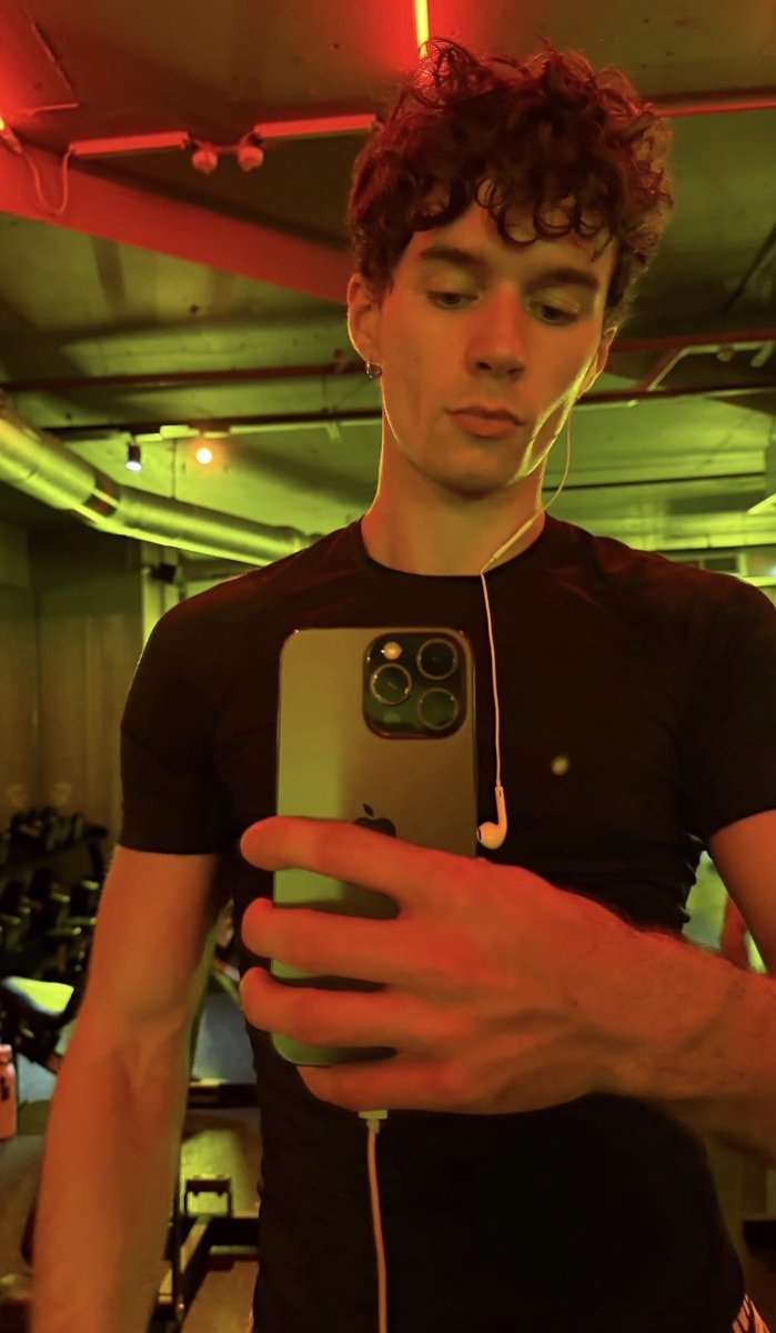 d1stoneur's tweet photo. Xantiago 

21. Bi. Not interested. Basque &amp; Dutch.
Non-toxic gym bro. Political analyst.
Loves the outdoors. Worst chef ever.
Wine enthusiast. Vinyl collector. Stoner.
Literate. MV. MS. 25 ooc. nsfw. Dm’s open.

                            ⠀ ♡ + ↺ https://t.co/NrtpeCuJEU