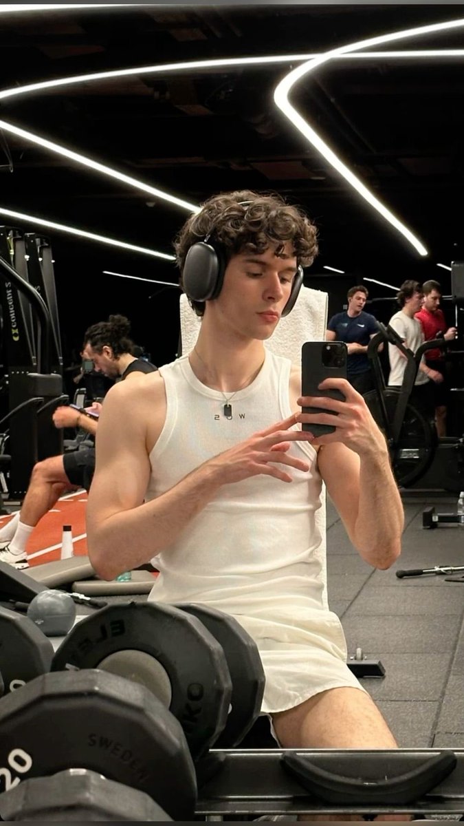 d1stoneur's tweet photo. Xantiago 

21. Bi. Not interested. Basque &amp; Dutch.
Non-toxic gym bro. Political analyst.
Loves the outdoors. Worst chef ever.
Wine enthusiast. Vinyl collector. Stoner.
Literate. MV. MS. 25 ooc. nsfw. Dm’s open.

                            ⠀ ♡ + ↺ https://t.co/NrtpeCuJEU
