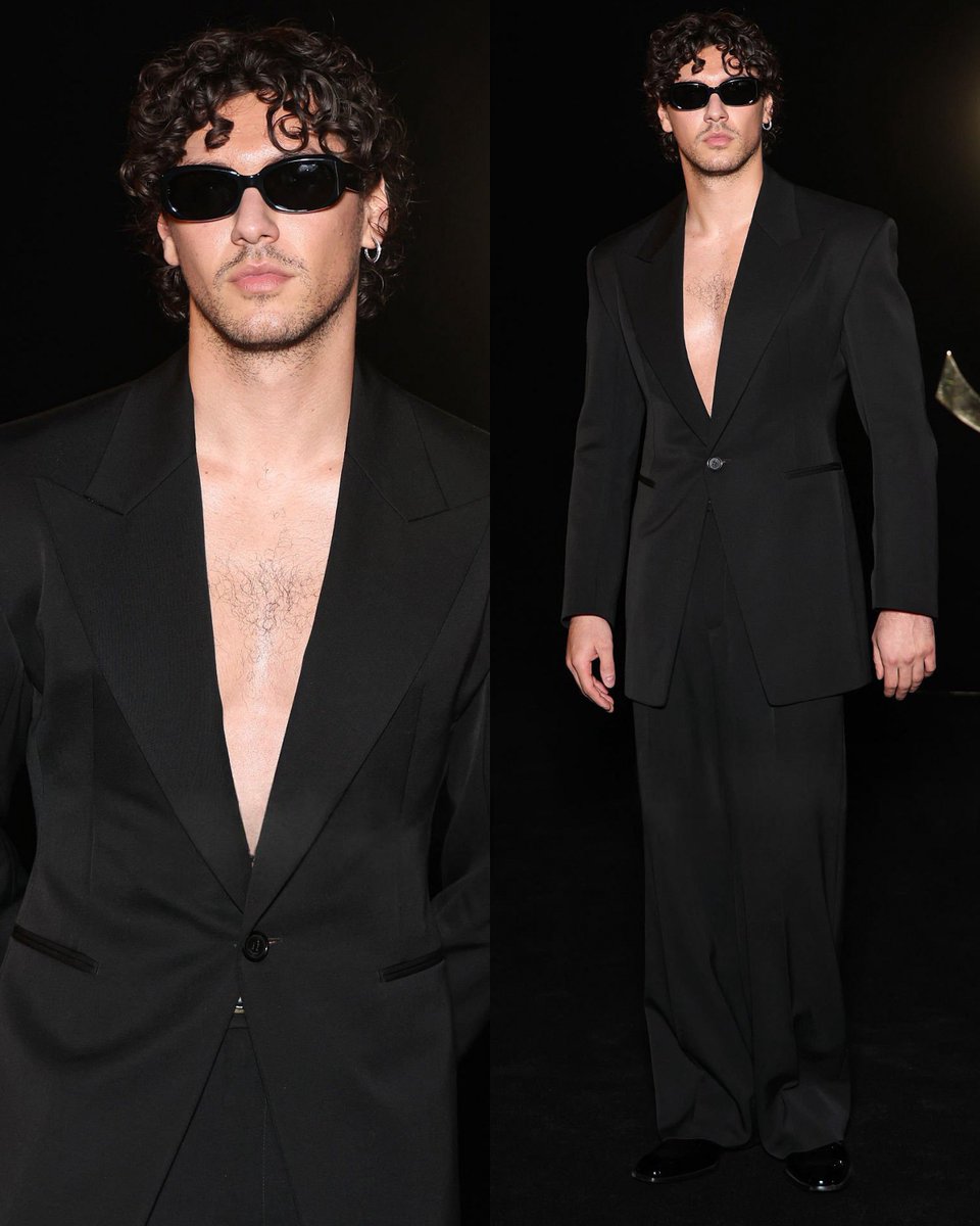 _filmcrave's tweet photo. Belmont Cameli photographed at the Saint Laurent fashion show in Paris. 📷 https://t.co/fYq75vtN8F