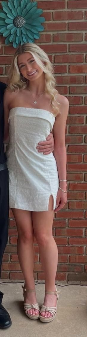 teasemeilldoit's tweet photo. Not what she was expecting when you asked to take some pre-prom photos... https://t.co/4MzWf7KOuD
