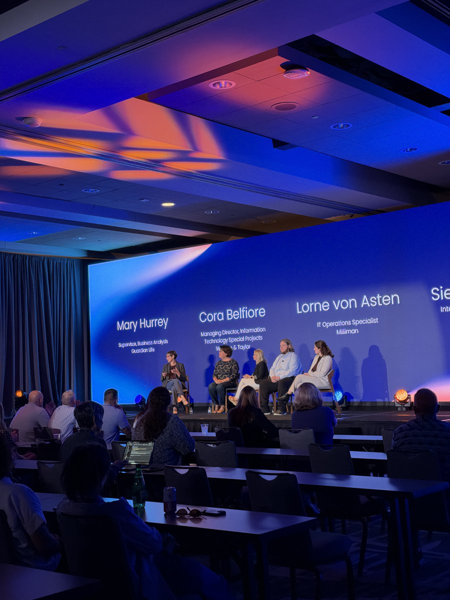 appspace's tweet photo. Day 2 of #AppspaceWOW brought customer perspectives to the stage, with a closer look at their roles, the goals they’re working toward, and what a better workplace experience means for their teams. 🩵

#AppspaceWOW #WorkplaceExperience https://t.co/Gp8fD8Q9ZQ