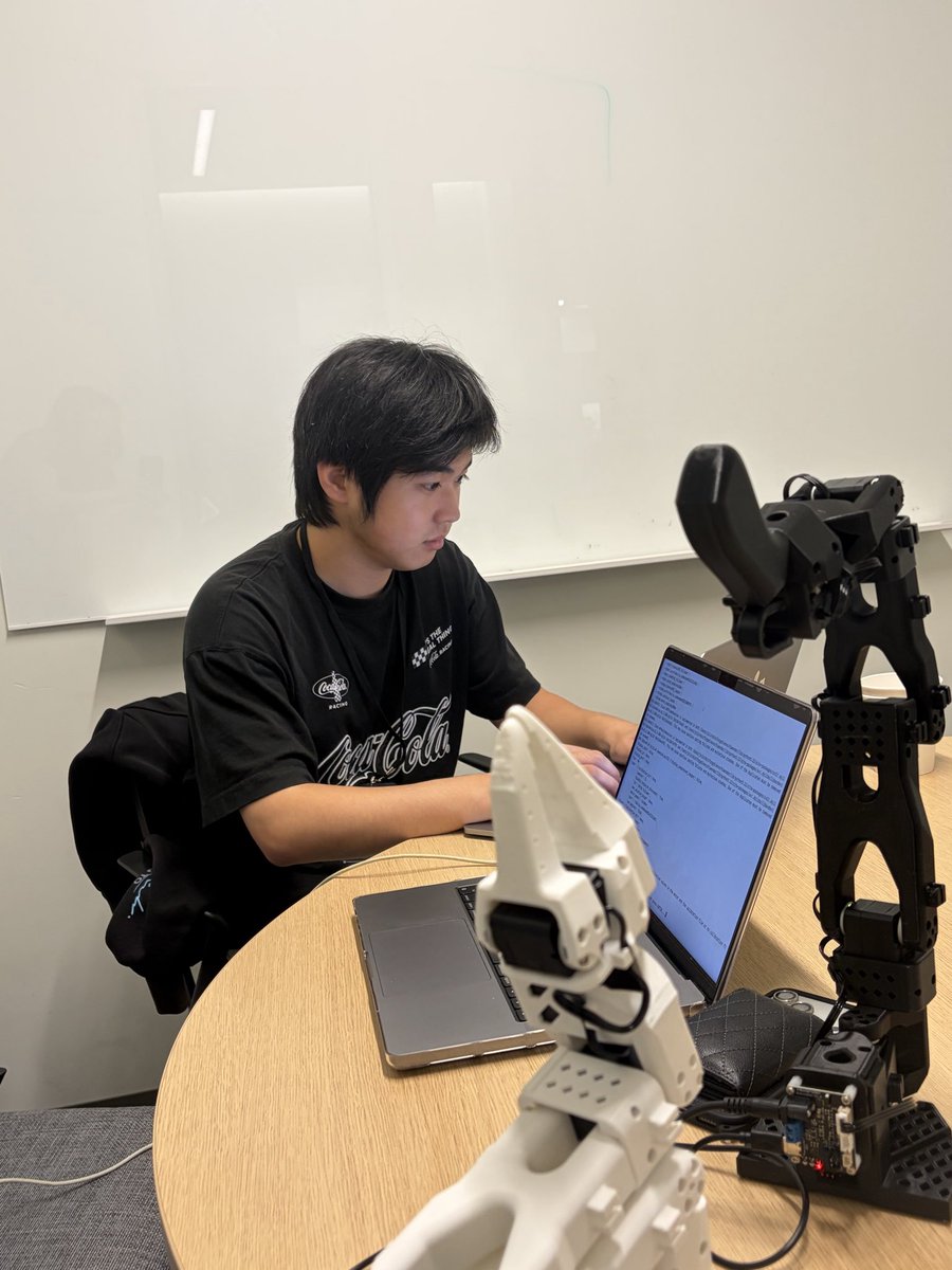 JolinJiao's tweet photo. Everyone else at this agent hackathon brought laptops.
We brought two robot arms. 🦾🦾

Collaborative agents, but make it physical.

@flwrlabs @Stanford @lj_ships https://t.co/4Sa8E7SFFg