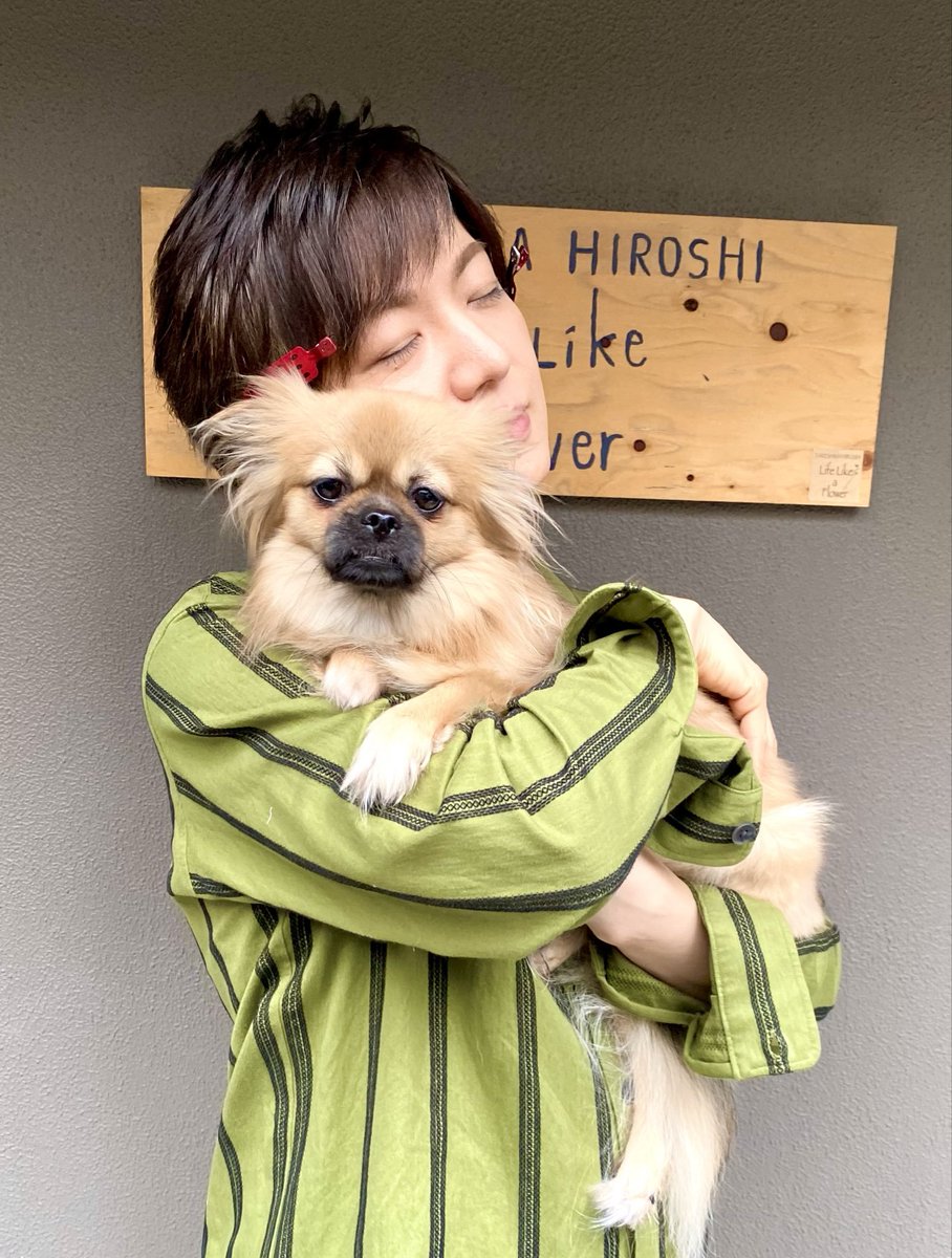 etsuko4555's tweet photo. @takeshima_staff おはようございます🎼

ワックスフラワー💠

優しいお顔の宏君
花便りありがとう
     花言葉
 [ 気まぐれ ]

昨日は遅くまで
レッスンお疲れさま

カメラ目線の
デイジー🐕ちゃん
気まぐれでも
宏君や私たちを
癒してくれてます

お忙しい毎日
お身体に
気を付けて下さいね🍀
#竹島宏
#ひろネット
#絆 https://t.co/azJMdHbQ5X