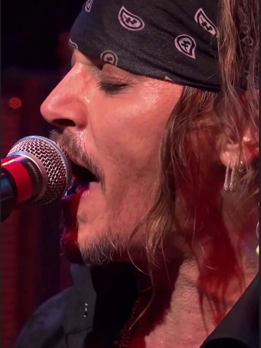 FortonSusan's tweet photo. I miss seeing Johnny on my timeline. More Johntent please!! ๐ธ๐ฅ๐ธ๐ฅ๐ธ
#JohnnyDepp
#JohnnyDeppIsARockStar
#JohnnyDeppForever https://t.co/JDKdSbSJp4