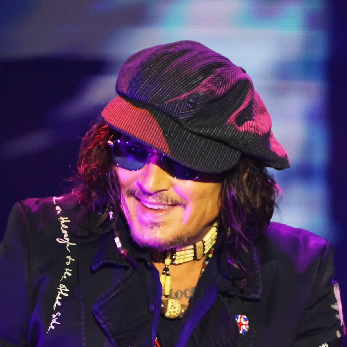 FortonSusan's tweet photo. I miss seeing Johnny on my timeline. More Johntent please!! ๐ธ๐ฅ๐ธ๐ฅ๐ธ
#JohnnyDepp
#JohnnyDeppIsARockStar
#JohnnyDeppForever https://t.co/JDKdSbSJp4