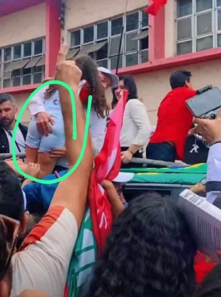 _daniel1819's tweet photo. @RaphaVCAyres Tem que investigar o que o Lula tem no celular dele https://t.co/K6XLZw8jn8