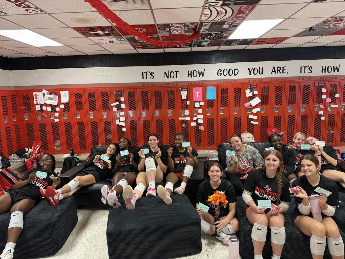 LadyElk_Vball's tweet photo. Torch Leadership 🔥
#NSM
#LeadersLead
#Traditions
#Torch https://t.co/0W6Vm3QsmK