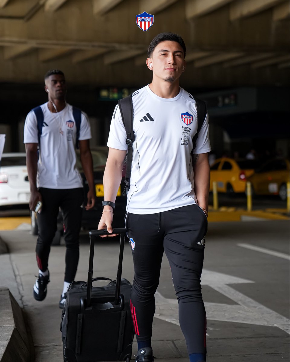JuniorClubSA's tweet photo. ¡LLEGAMOS! 🦈 https://t.co/OHiTW8XV97