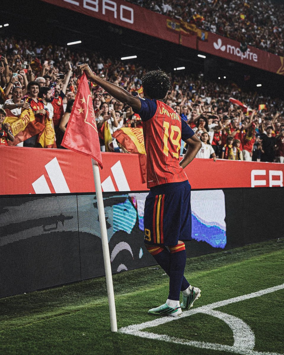 _ali_cules's tweet photo. #LamineYamalBalóndeOro https://t.co/03ECDXXyMC