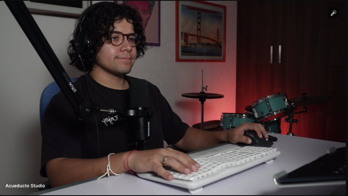 ArtePedraza's tweet photo. Siempre estoy buscando mejorar el cuadro/foto del podcast.

¿Qué les parece este? https://t.co/Rfl6wOUTwz