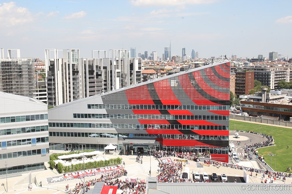 Andy_Calcio's tweet photo. OFICIAL: El Milan ha cerrado su balance anual de la temporada 2025/26 con un resultado neto negativo de €24 millones, tras tres temporadas consecutivas en positivo.

El club rossonero ha recaudado un total de €464.6 millones en ingresos. https://t.co/gjUHhuhXzB