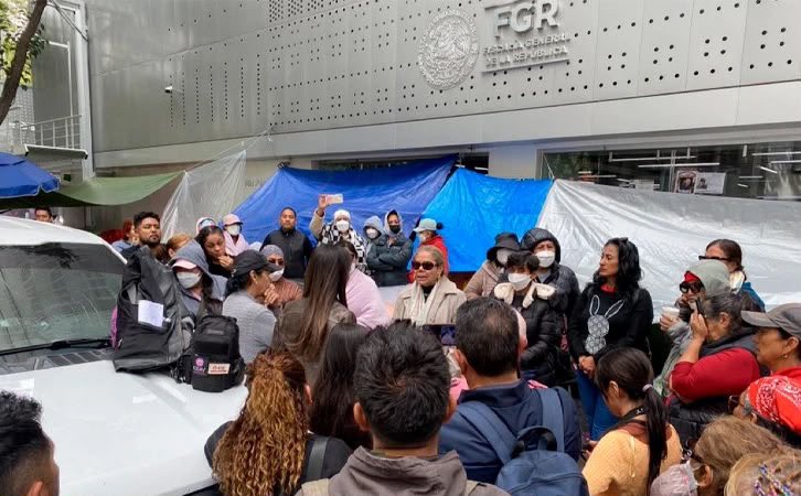 TaniaLariosMX's tweet photo. Morena votó EN CONTRA de que la FGR atienda a las madres buscadoras que desde hace 20 días mantienen un plantón. No quieren que se atiendan sus demandas ni que se revisen sus carpetas!

Los morenistas no representan a la gente. Son sinvergüenzas, viles, insensibles y mezquinos.❌ https://t.co/ltjMTJkIbH