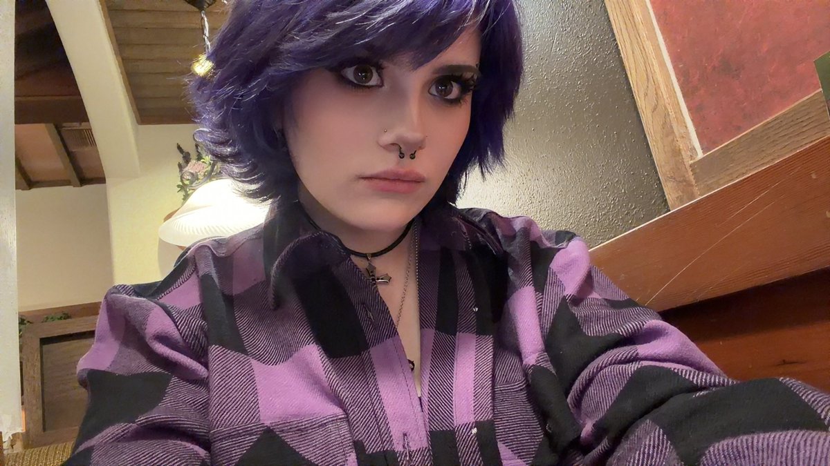 luv4g1gi's tweet photo. is the short hair cool? i cant tell. ive been going crazy abt it for days 😵‍💫 (might delete later) https://t.co/gtGcoB4iT7