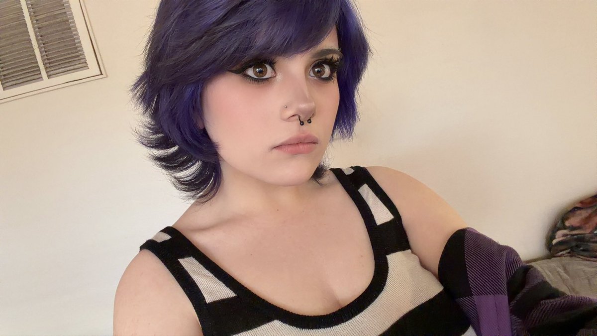 luv4g1gi's tweet photo. is the short hair cool? i cant tell. ive been going crazy abt it for days 😵‍💫 (might delete later) https://t.co/gtGcoB4iT7