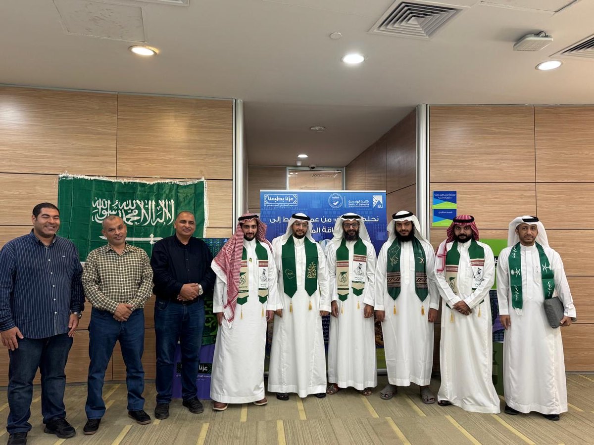 engineering_bu's tweet photo. اعتزازاً بوطنٍ تعانق أمجاده السماء؛ اختتمت كلية الهندسة احتفالها باليوم الوطني السعودي.
وفي هذا العمل المرئي، يجسد رؤساء الأقسام وإدارة الكليه مشاعر الفخر، مجددين العهد على تسخير كافة جهودنا الهندسية لمواصلة مسيرة البناء والتطوير.
دام عزك يا وطن 🇸🇦
#جامعة_الباحة
#كلية_الهندسة https://t.co/iyVmVm96Hl